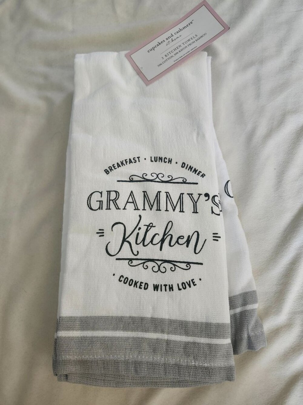 NWT 3 Kitchen Towels Grammy's Kitchen Cupcakes and Cashmere